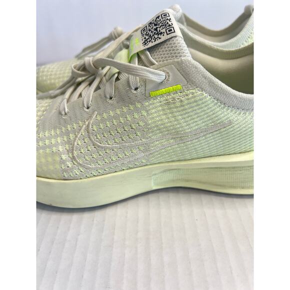 Nike Interact Run sneakers Womens pale green colorway Size 8.5 - Picture 2 of 13